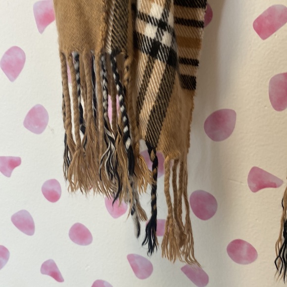 Beautiful Super Soft Tan Red and Black Plaid Scarf - Picture 4 of 4